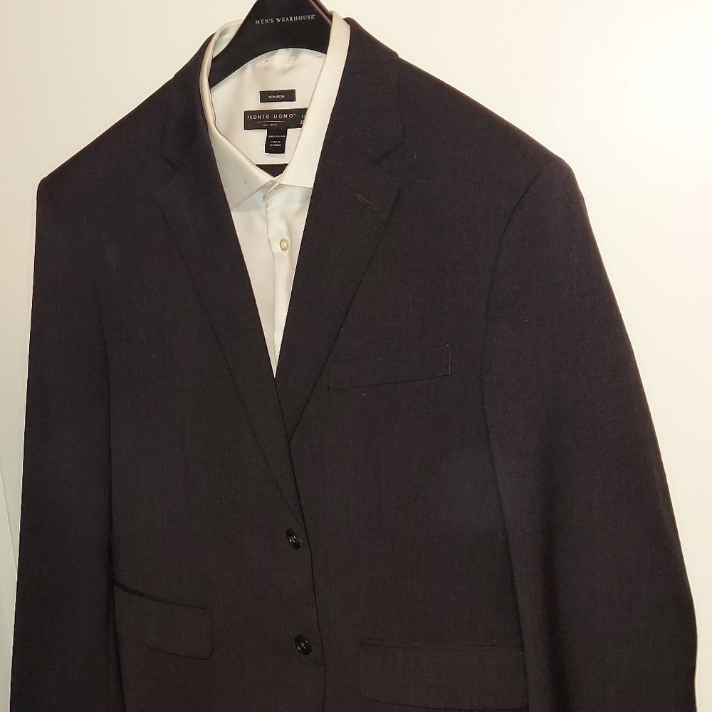 Men's Warehouse-Pronto Uomo wool suit. 44short, 38/30 pants, shirt 17 1/2- 32/33